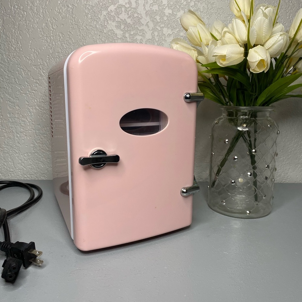 Vintage mini fridge.